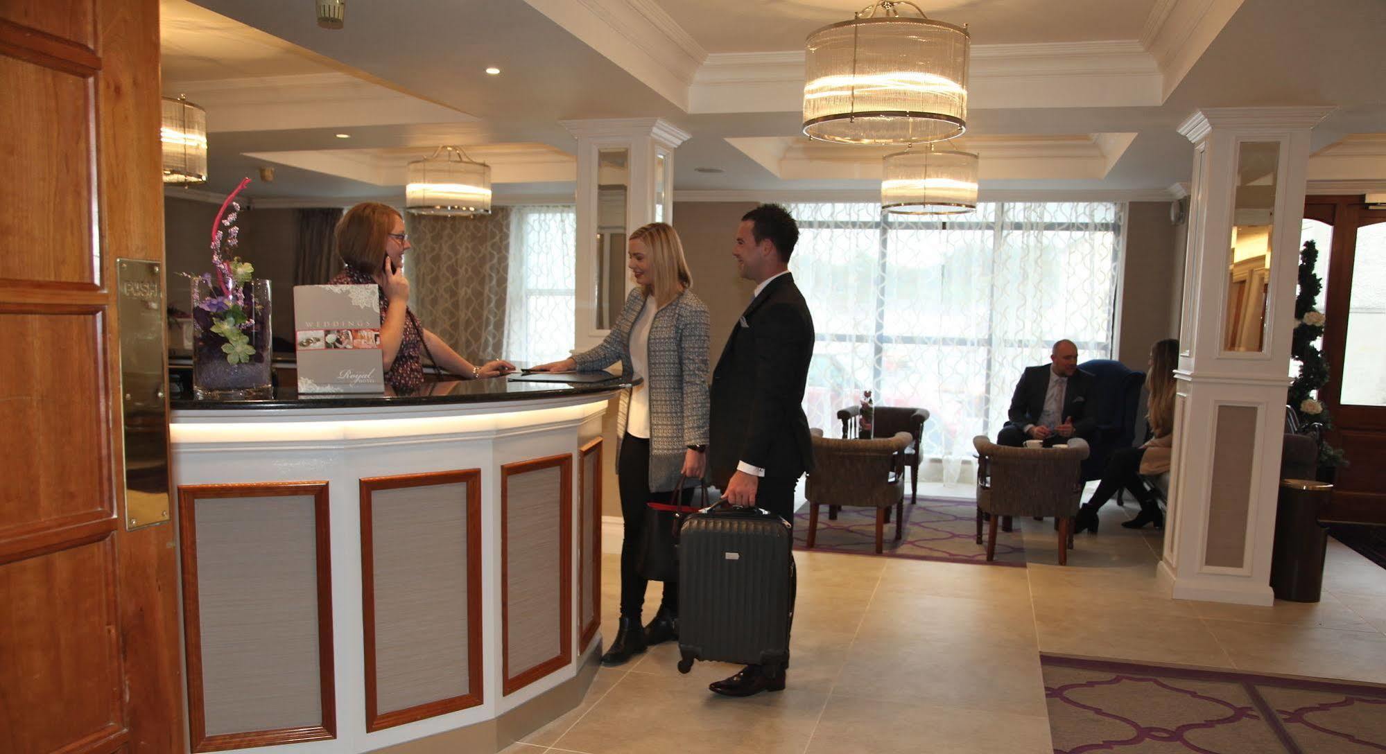 The Royal Hotel Кукстаун Экстерьер фото